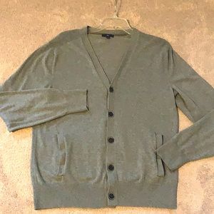 Gap M Gray sweater  1 owner no dog cat smoke
